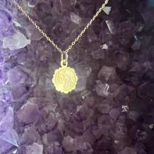 Hallmarked 10k yellow gold pendant and 10k yellow gold chain .